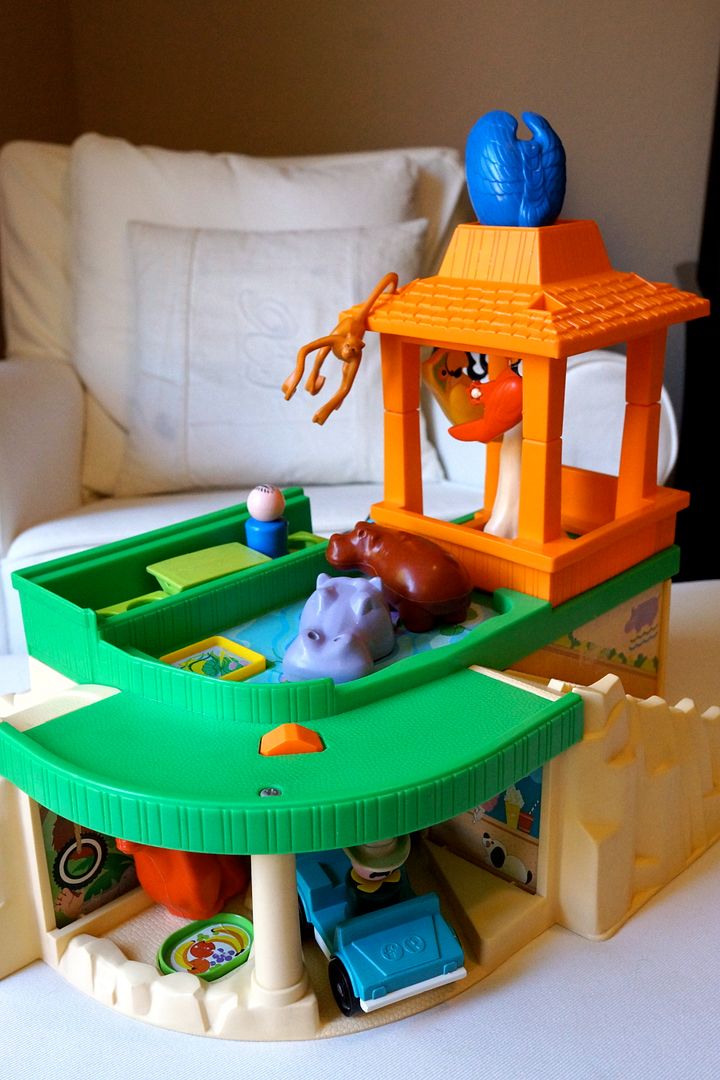 Anne's Odds and Ends Fisher Price Friday Play Family Zoo